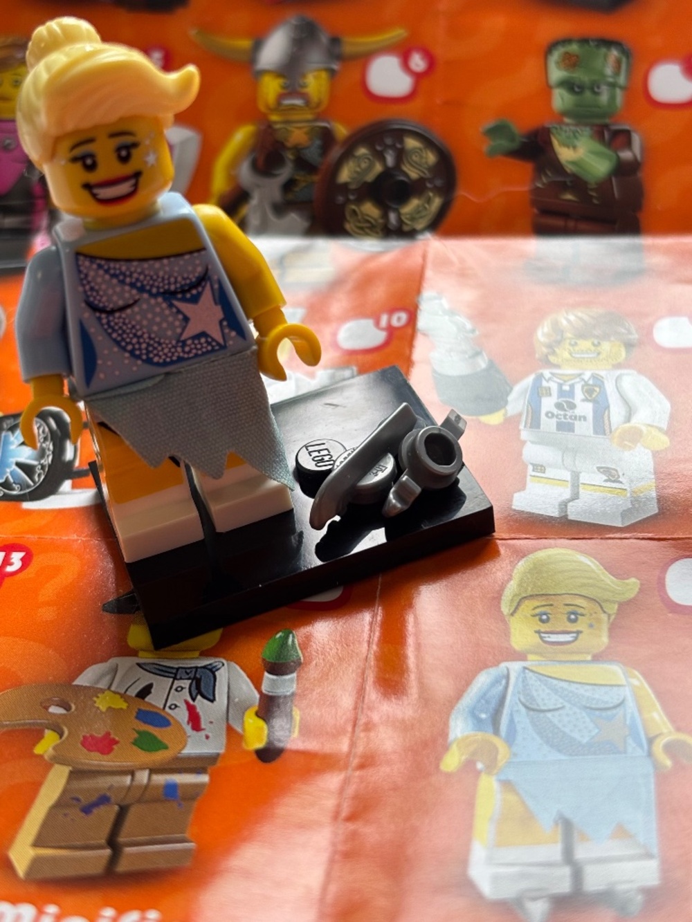 LEGO SERIES 4 "Ice Skater" col04-15 LIKE NEW condition